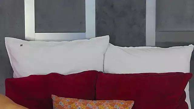 LaraVos webcams show profile image 