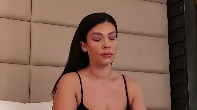 LarraMoon from StripChat is Freechat