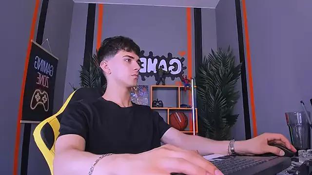 LarryProject from StripChat