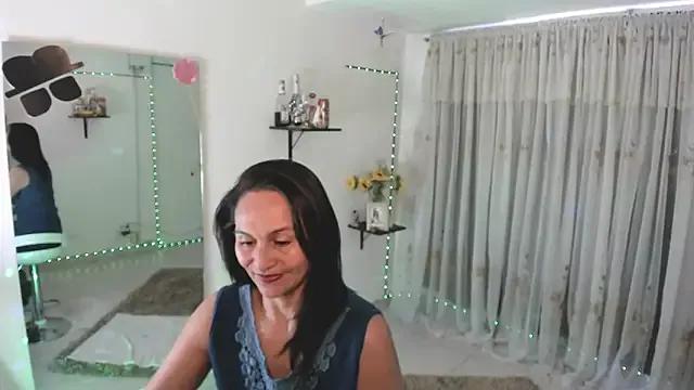 Latin_Lola from StripChat is Freechat