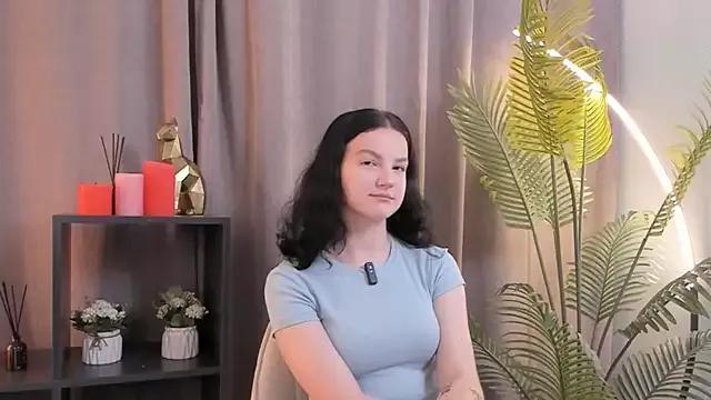 LatinaHuguenin webcams show profile image 