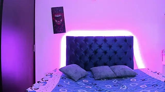 Explore our live girls sluts from our Custom and Multi clubs and checkout exclusive access to highly interactive content, such as shape, hair, titties, pussy type and many more.