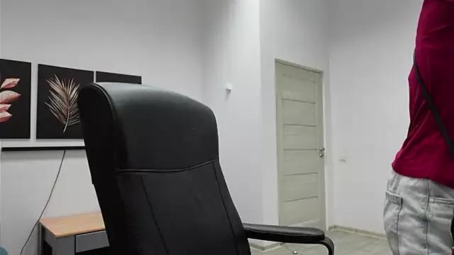 Laura_Chaplin from StripChat is Freechat