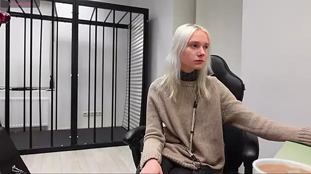 Explore our live girls sluts from our Custom and Multi clubs and checkout exclusive access to highly interactive content, such as shape, hair, titties, pussy type and many more.