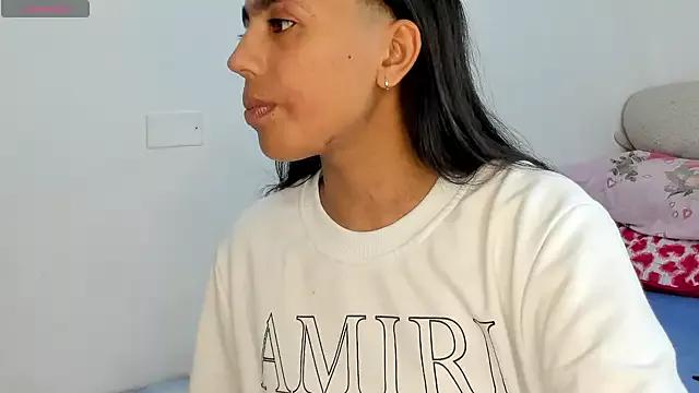 Laurabaddie from StripChat is Freechat