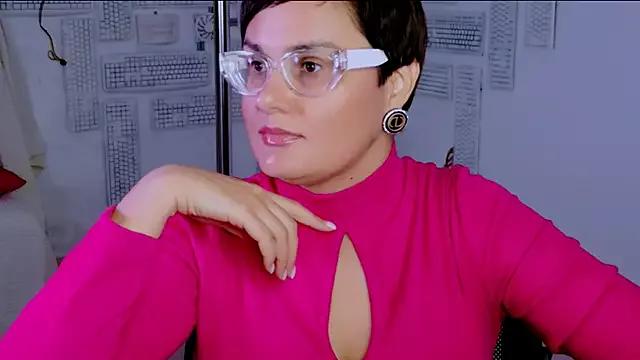 LauraDavidsons from StripChat is Freechat