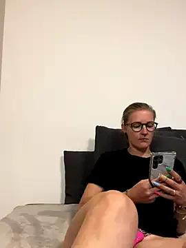 LauraLuxxx from StripChat is Freechat