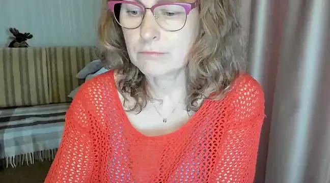 lauraoven from StripChat is Freechat