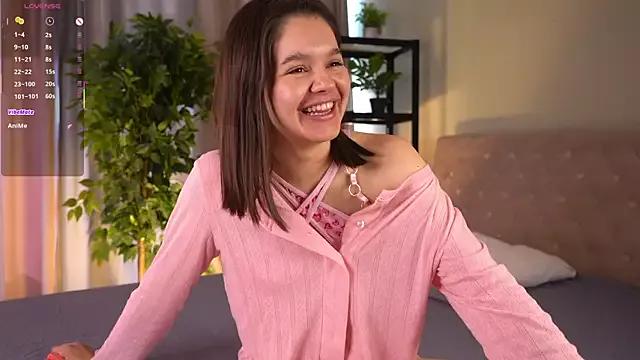 LauraRevealed from StripChat is Freechat
