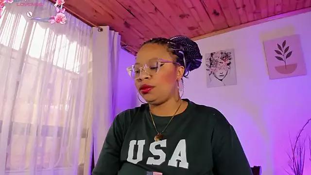 Lauraricci__ from StripChat is Freechat