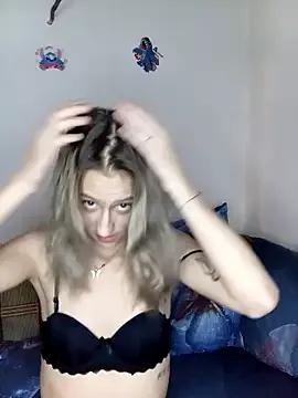 Laurazec from StripChat is Freechat