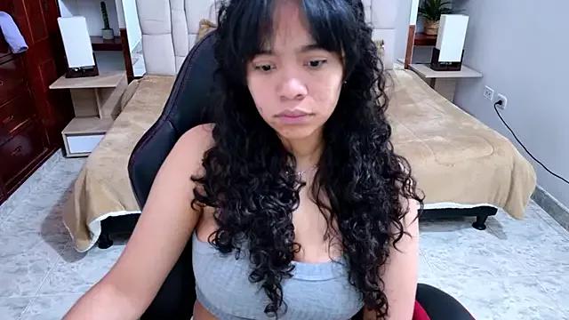 laureentt_ from StripChat is Freechat