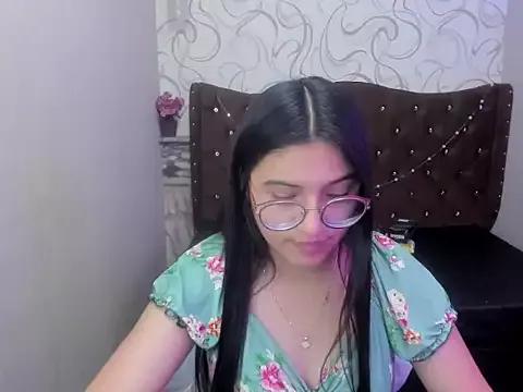 Explore our live girls sluts from our Custom and Multi clubs and checkout exclusive access to highly interactive content, such as shape, hair, titties, pussy type and many more.