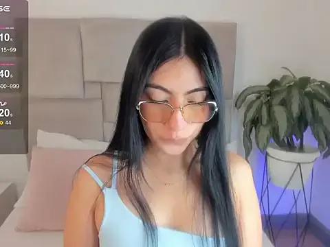 laurenn_smith from StripChat is Freechat