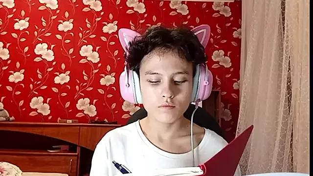 LaurynHerzfeld from StripChat is Freechat