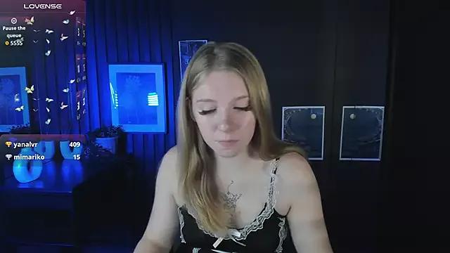 Explore our live girls sluts from our Custom and Multi clubs and checkout exclusive access to highly interactive content, such as shape, hair, titties, pussy type and many more.