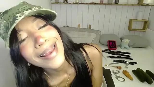 Explore our live girls sluts from our Custom and Multi clubs and checkout exclusive access to highly interactive content, such as shape, hair, titties, pussy type and many more.
