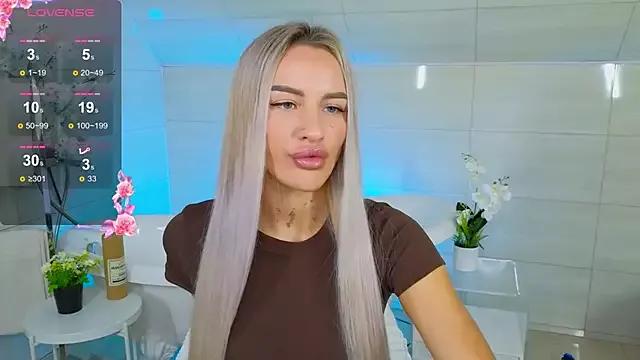 Explore our live girls sluts from our Custom and Multi clubs and checkout exclusive access to highly interactive content, such as shape, hair, titties, pussy type and many more.