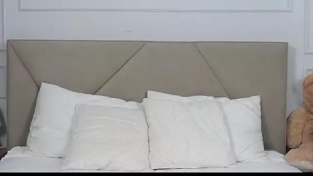 LeilaLow from StripChat