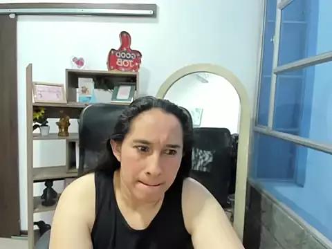 Explore our live girls sluts from our Custom and Multi clubs and checkout exclusive access to highly interactive content, such as shape, hair, titties, pussy type and many more.