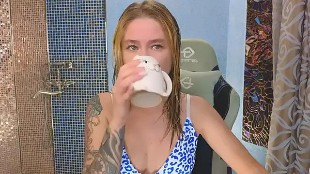 LeilaUv from StripChat