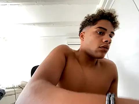 Leo03twink from StripChat is Freechat