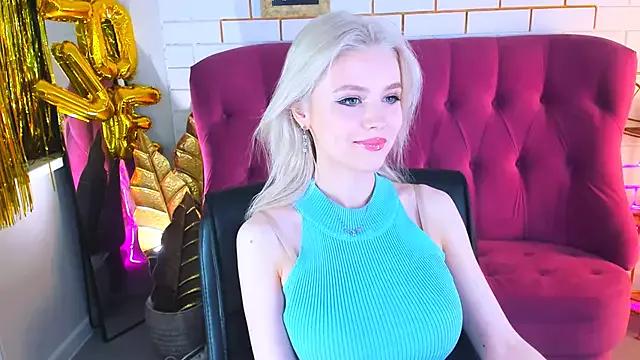 Explore our live girls sluts from our Custom and Multi clubs and checkout exclusive access to highly interactive content, such as shape, hair, titties, pussy type and many more.
