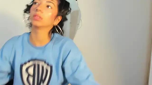 Lesly777_ from StripChat is Freechat