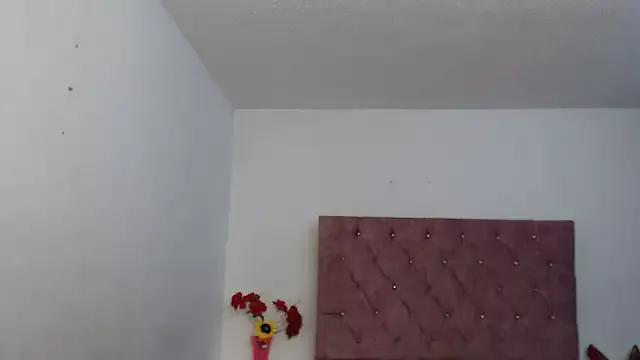 Leslylove26 from StripChat