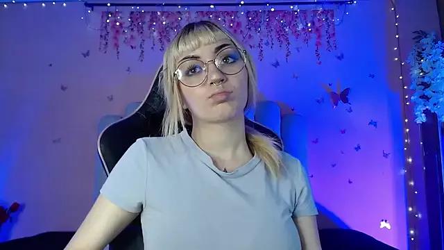 LessBoobs_gh from StripChat