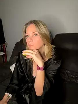 Lexi-Lux-X webcams show profile image 