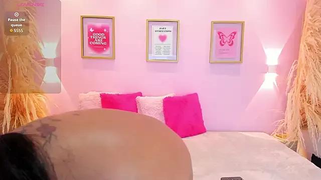 Explore our live girls sluts from our Custom and Multi clubs and checkout exclusive access to highly interactive content, such as shape, hair, titties, pussy type and many more.