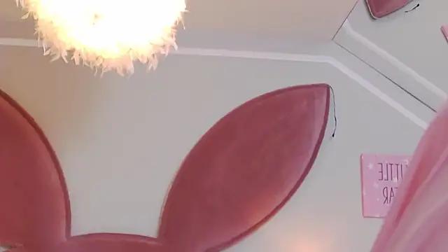 LexxxyFox from StripChat