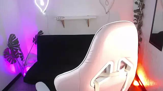 Explore our live girls sluts from our Custom and Multi clubs and checkout exclusive access to highly interactive content, such as shape, hair, titties, pussy type and many more.