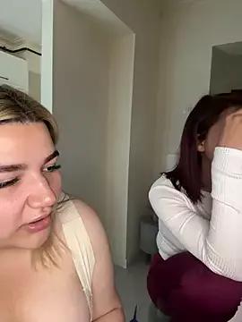 Leya__Droit on StripChat