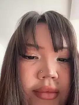 LeyaKhvon webcams show profile image 