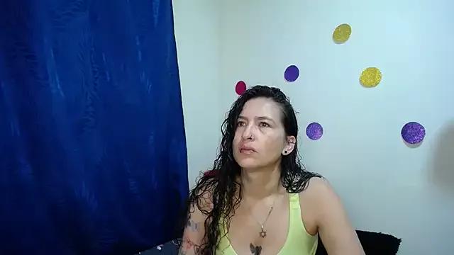 Leyla_Horny_Bg from StripChat