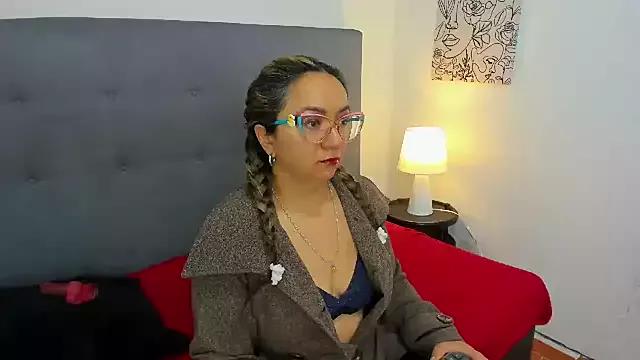 leyla_smithx from StripChat
