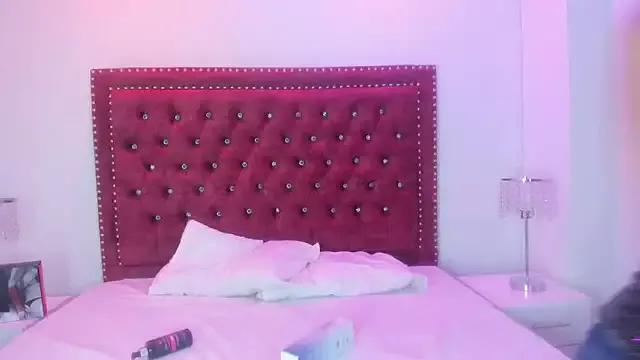 Explore our live girls sluts from our Custom and Multi clubs and checkout exclusive access to highly interactive content, such as shape, hair, titties, pussy type and many more.