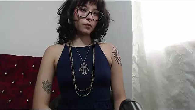 Explore our live girls sluts from our Custom and Multi clubs and checkout exclusive access to highly interactive content, such as shape, hair, titties, pussy type and many more.