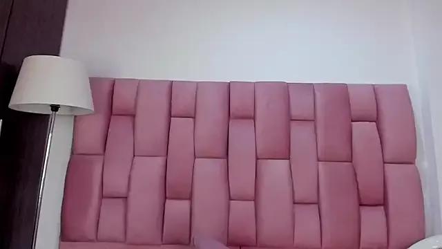 Explore our live girls sluts from our Custom and Multi clubs and checkout exclusive access to highly interactive content, such as shape, hair, titties, pussy type and many more.