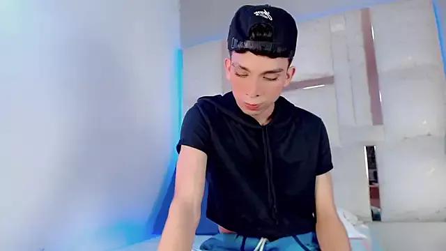 Explore our live girls sluts from our Custom and Multi clubs and checkout exclusive access to highly interactive content, such as shape, hair, titties, pussy type and many more.