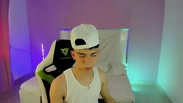 Liam_plays from StripChat is Freechat