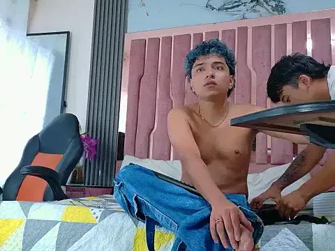 Explore our live girls sluts from our Custom and Multi clubs and checkout exclusive access to highly interactive content, such as shape, hair, titties, pussy type and many more.