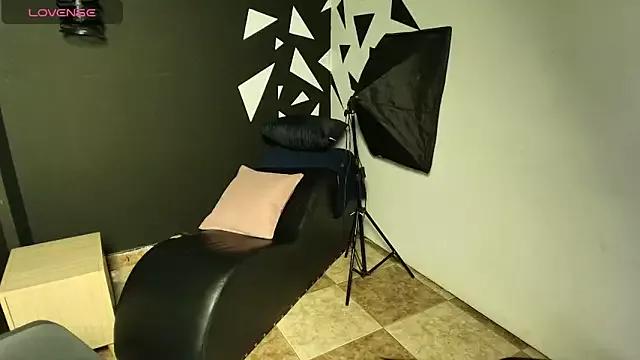 LiaMonroee_ from StripChat is Freechat