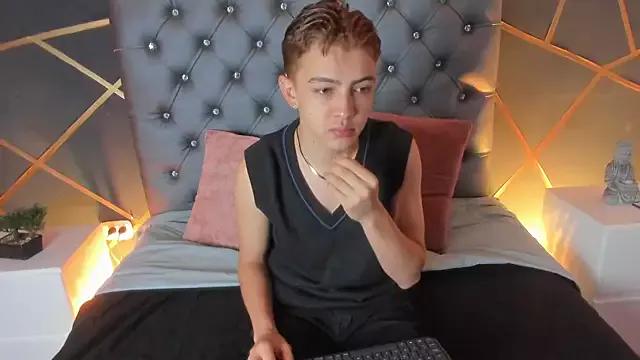 Explore our live girls sluts from our Custom and Multi clubs and checkout exclusive access to highly interactive content, such as shape, hair, titties, pussy type and many more.