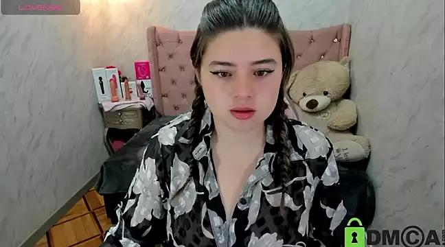 Explore our live girls sluts from our Custom and Multi clubs and checkout exclusive access to highly interactive content, such as shape, hair, titties, pussy type and many more.