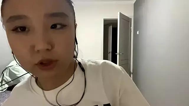 LiaPilksi from StripChat is Freechat