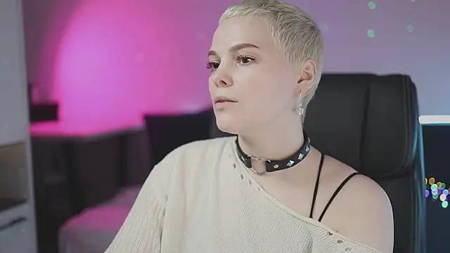 Explore our live girls sluts from our Custom and Multi clubs and checkout exclusive access to highly interactive content, such as shape, hair, titties, pussy type and many more.