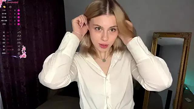 Lil_Elisa from StripChat is Freechat